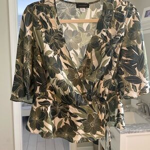 Ava & Aiden gorgeous blouse